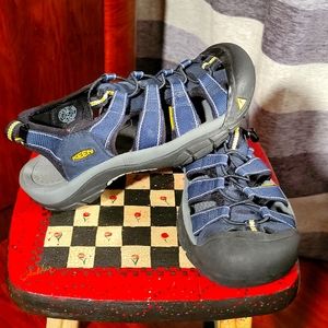 KEEN navy blue GO ANYWHERE sandals in Women 8.5